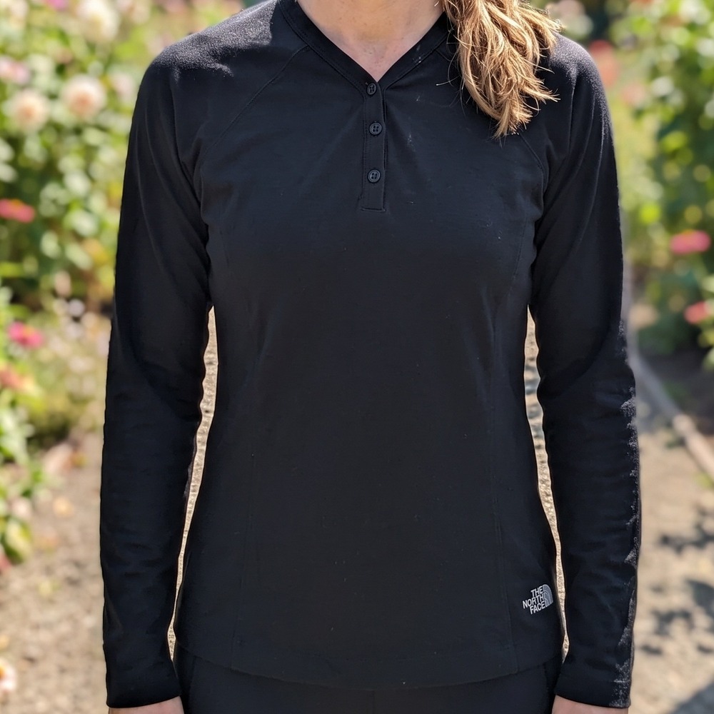 The North Face Womens Black VaporWick Henley Long Sleeve Base Layer Top M